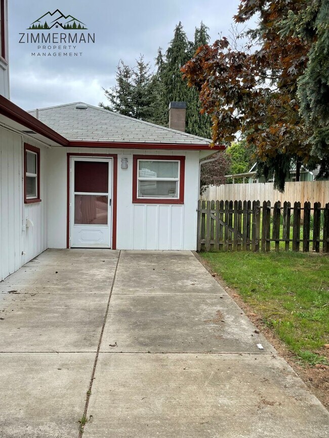 Primary Photo - 2055 Devos St
