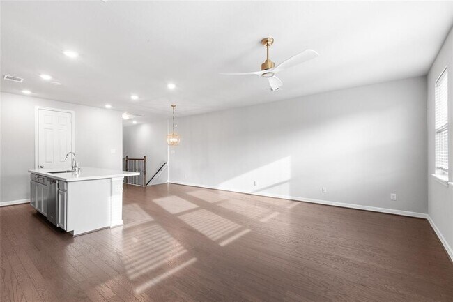 Building Photo - 9521 Towne Lake Pkwy