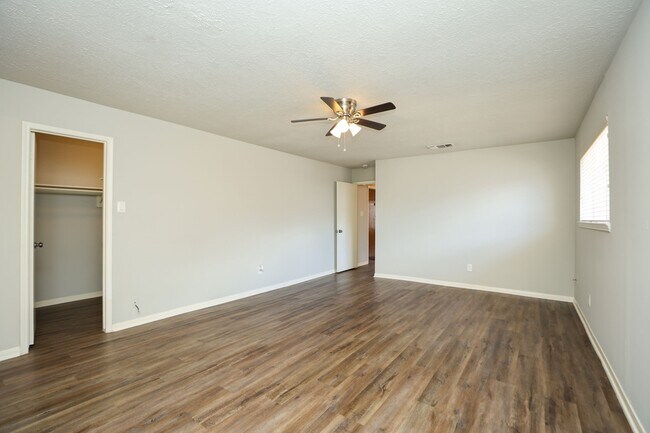 Building Photo - 815 Park Meadow Dr