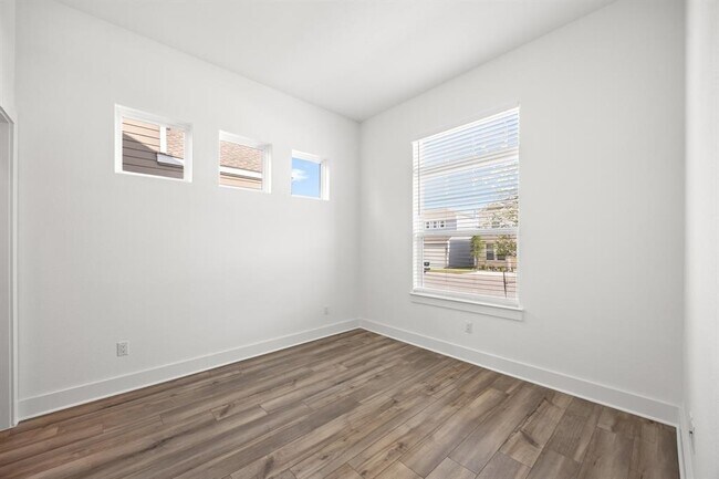 Building Photo - 5312 Bruno St