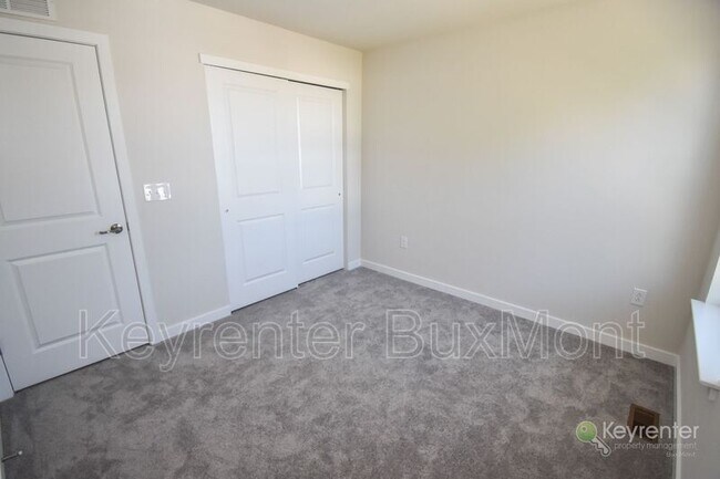 Building Photo - 4991 Franklin Cir