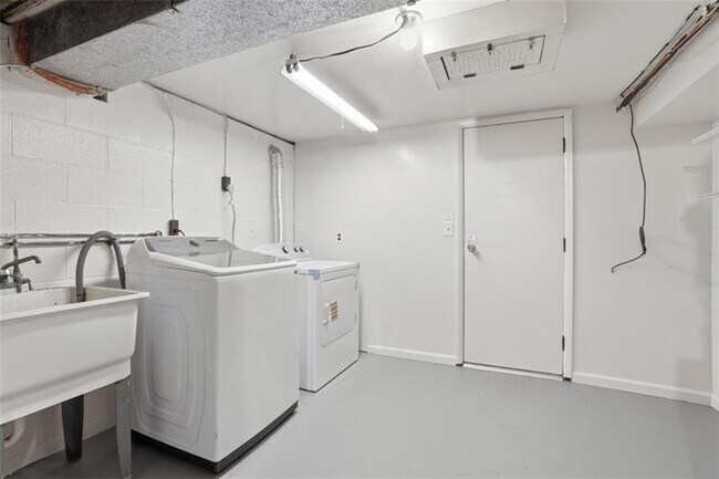 Building Photo - 108 Whitney Dr