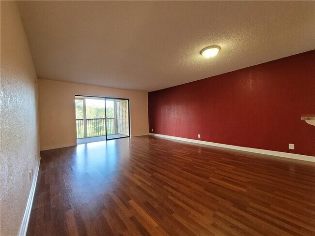 Building Photo - 2027 Coral Ridge Dr