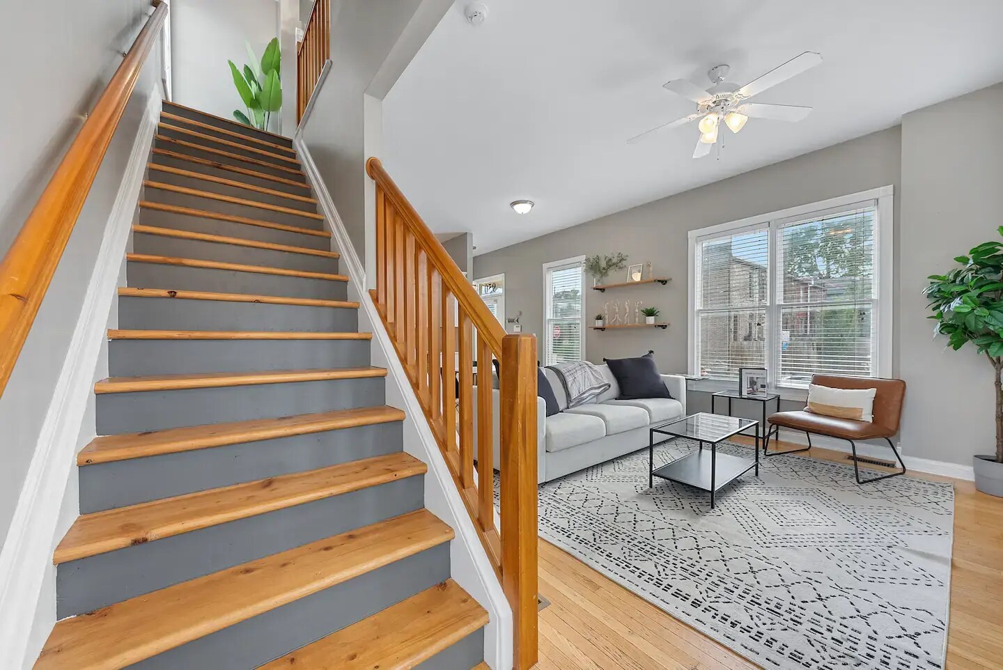 Building Photo - 950 N 6th St