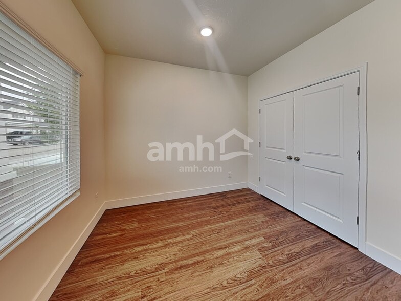 Building Photo - 9472 W Chino St
