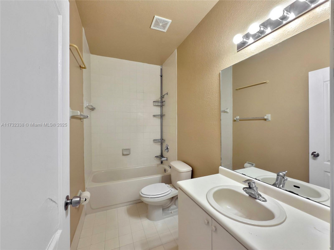Building Photo - 1666 SE 27th Ct