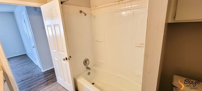 Building Photo - 4210 SE 16th Ave