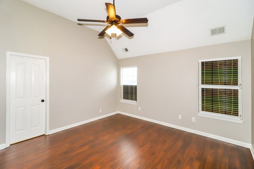 Building Photo - 4276 Louden Dr