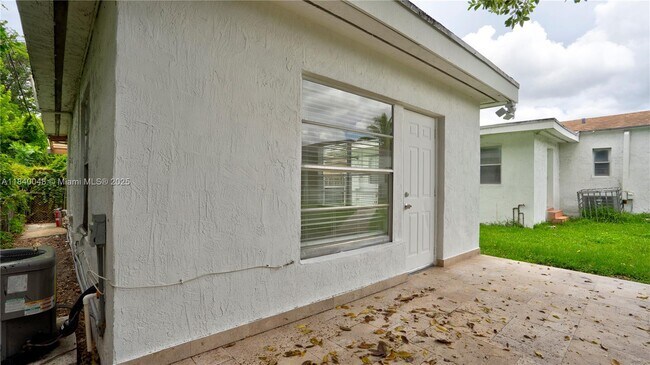 Building Photo - 1036 NW 75th St