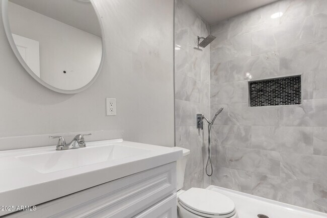 Building Photo - 3626 W Elm St