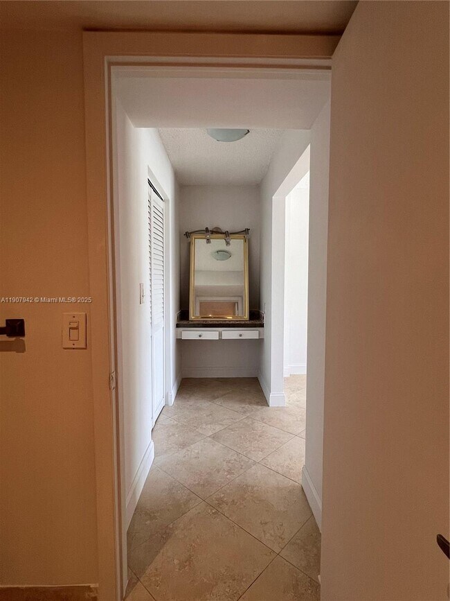 Building Photo - 17600 N Bay Rd