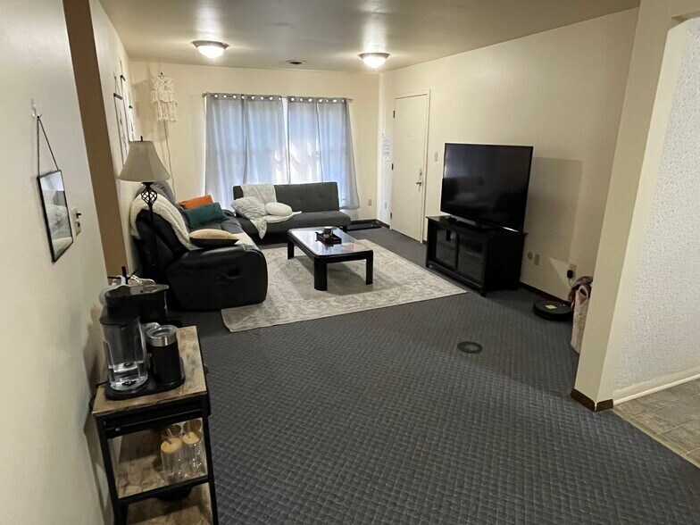 Primary Photo - 525 Richland Ave