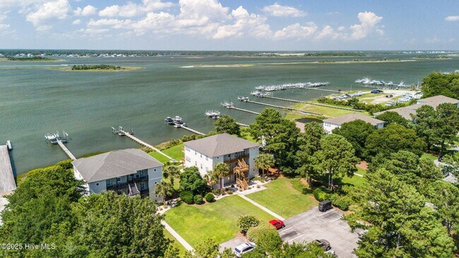Building Photo - 8632 Sound Dr