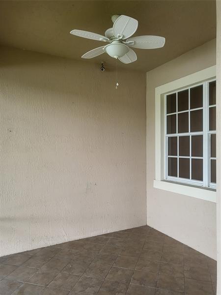 Building Photo - 3331 Lakeside Dr
