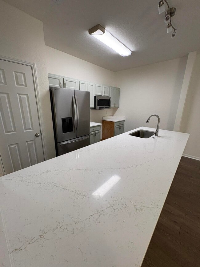 Building Photo - 1014 Airport Rd