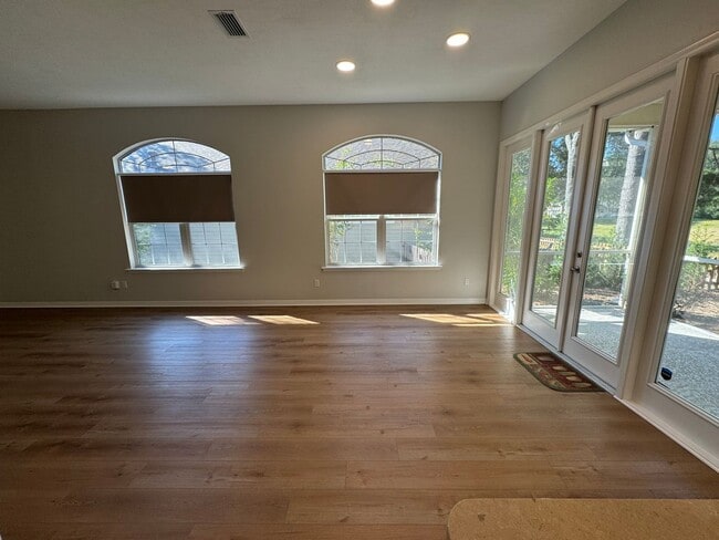 Building Photo - Stunning 3/2 in Haile