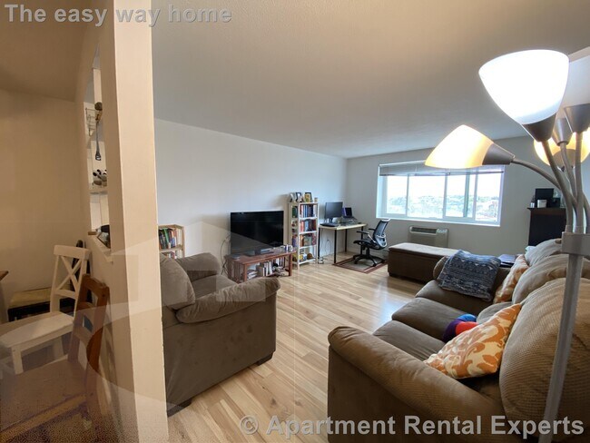 Building Photo - 94 Beacon St