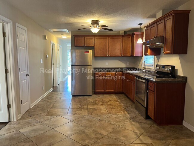 Building Photo - 709 S Webb St