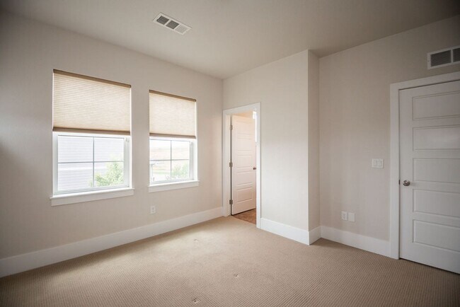 Building Photo - Charming 3-Bedroom Home in the Desirable Bucking Horse Neighborhood!