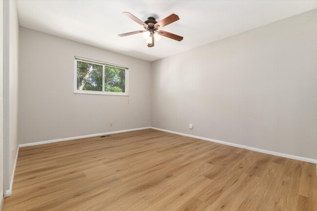 Building Photo - 7426 S Quince Ct