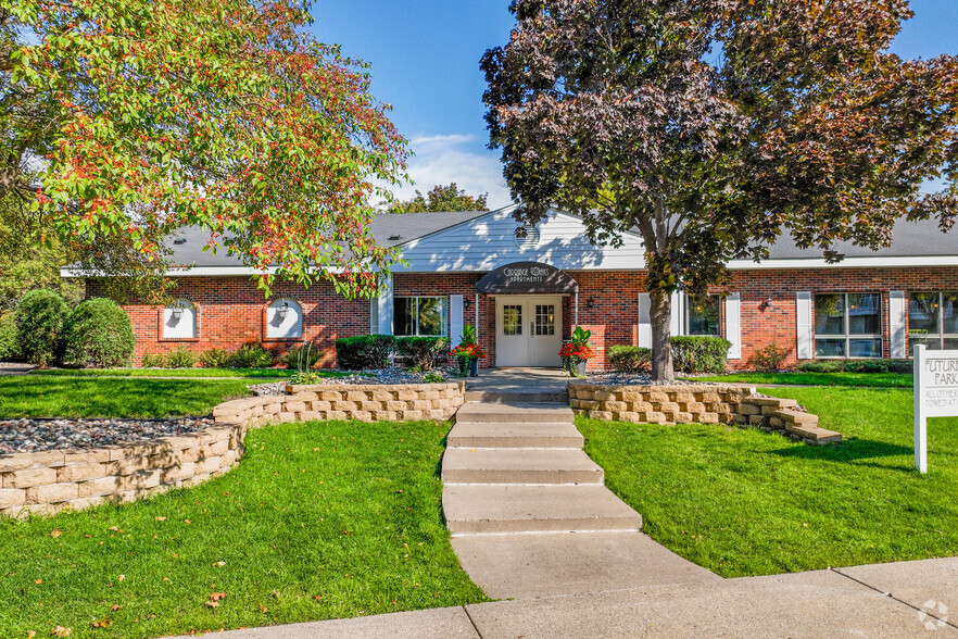 Clubhouse & Leasing Office - Carriage Oaks Apartments