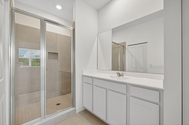 Building Photo - 309 SE Crossoak Ln