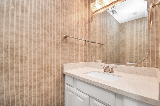 Building Photo - 12400 Brookglade Cir