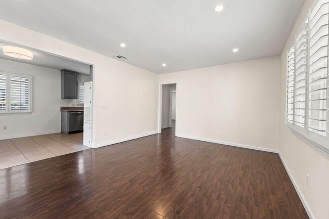 Building Photo - 10823 McVine Ave
