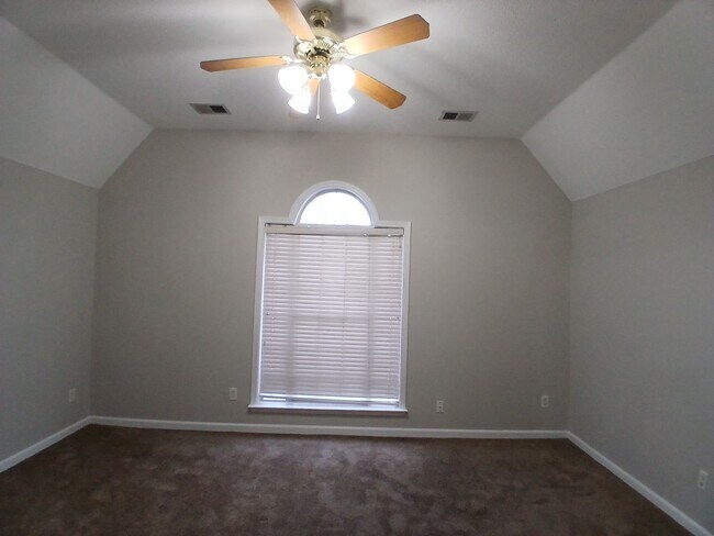 Building Photo - Recently Remolded 3 bed - 2 bath home for Rent