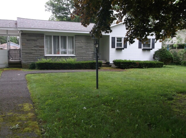 Building Photo - 8843 Karlen Rd