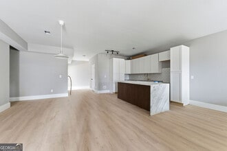 Building Photo - 1409 Northwest Dr NW