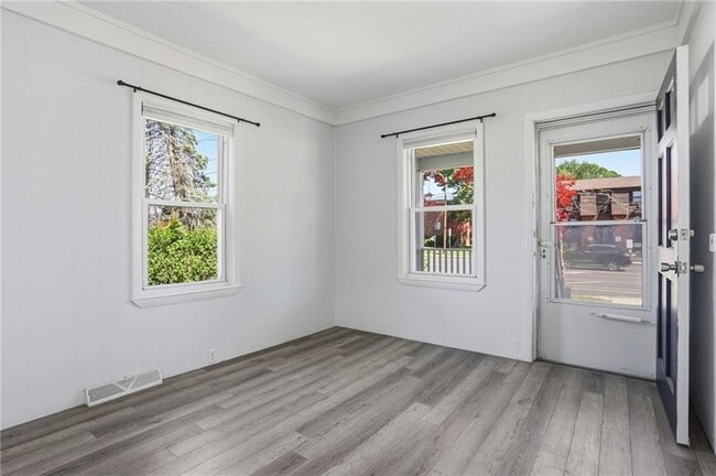 Building Photo - 1009 Willett Ave