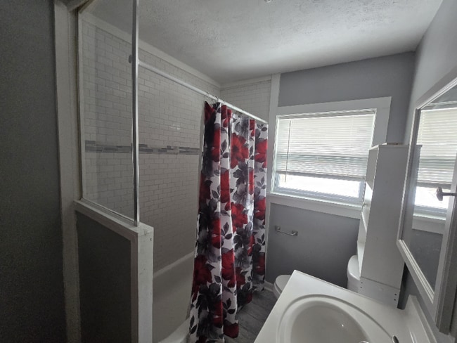 Building Photo - 327 Rustic Ave