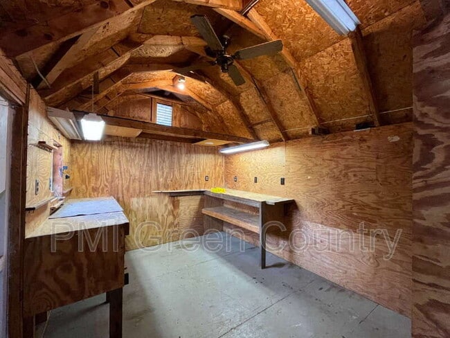 Building Photo - 834 W 138th St S