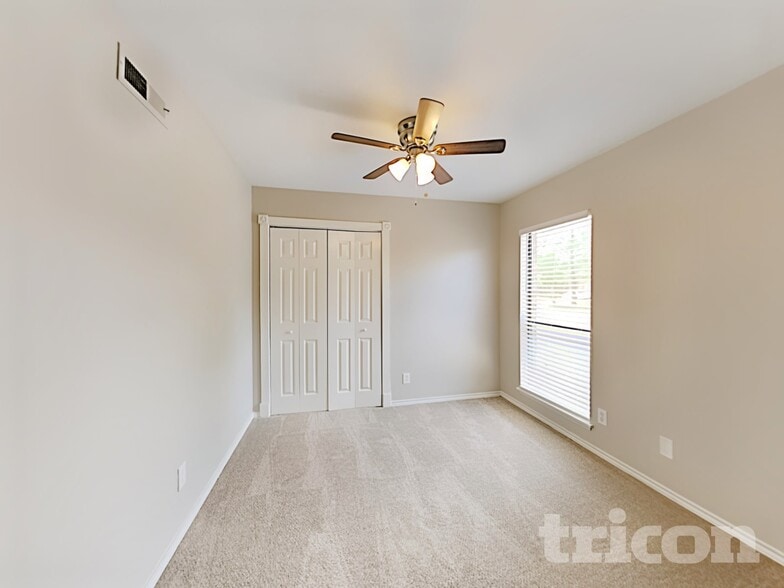 Building Photo - 416 Forestwood Dr