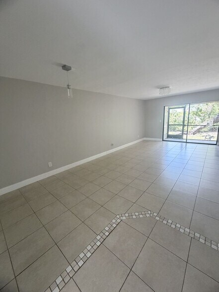 Building Photo - 130-136-136 Cape Coral Pkwy W