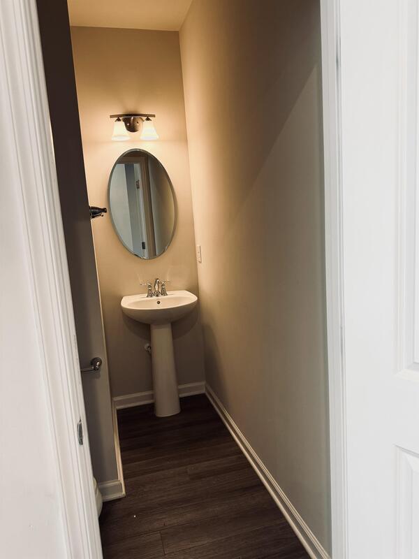 Building Photo - 449 Cross Country Way