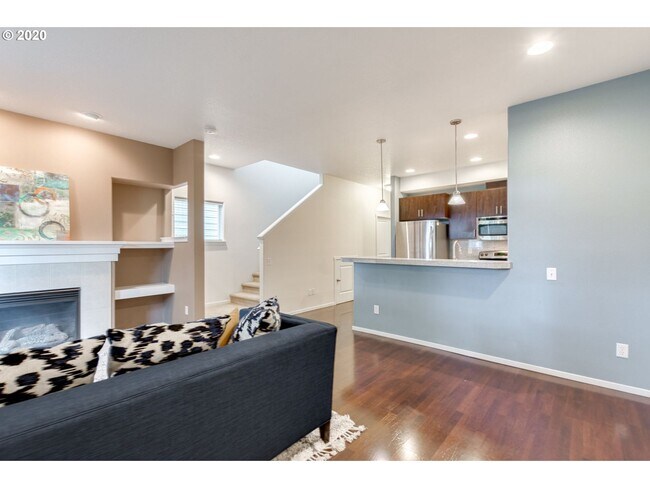 Building Photo - Amberglen Neighborhood 3 Bed 2.5 Bath Townhome w/ Garage, A/C, Washer & Dryer~ Convenient to ONPR...