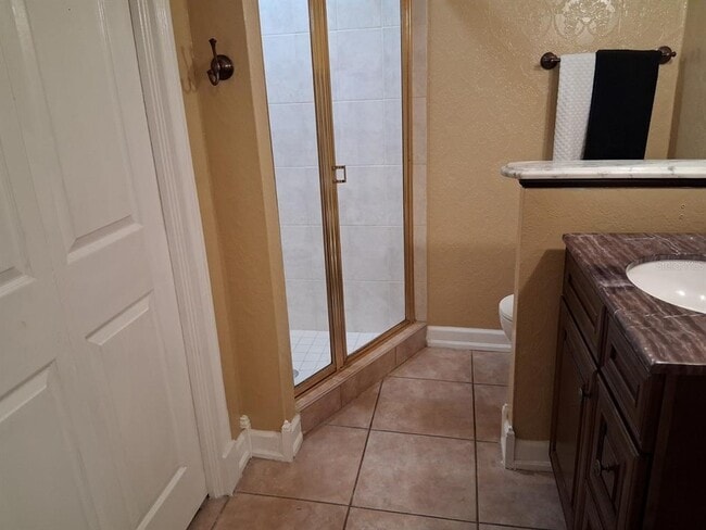 Building Photo - 12213 Saddle Strap Row