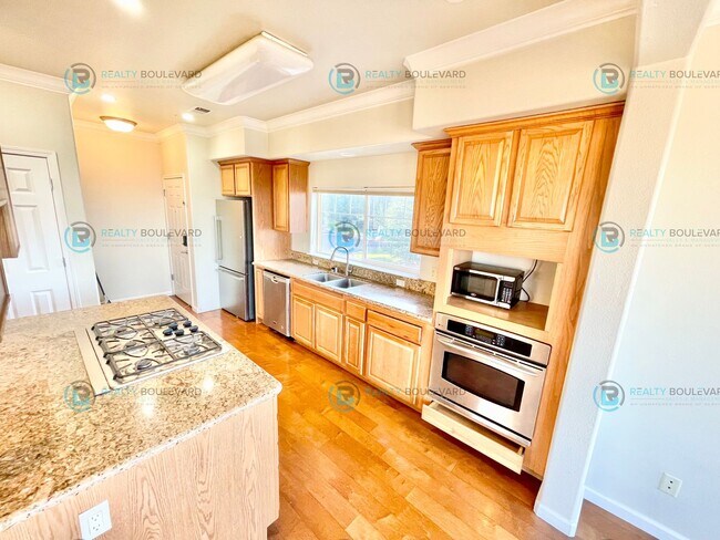 Building Photo - Stunning 3-Bedroom Townhome with Panoramic City Views, Upgraded Kitchen & Spacious Living in Nort...