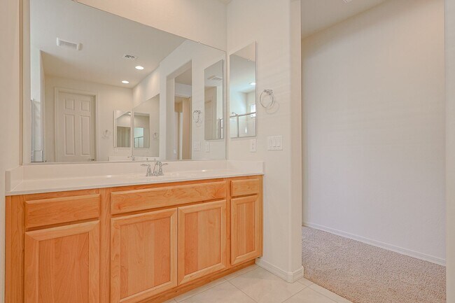 Building Photo - Beautiful 4 Bedroom Home in Aloravita Community