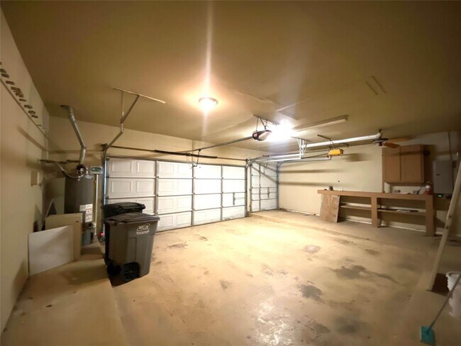 Building Photo - 14803 El Miranda Dr