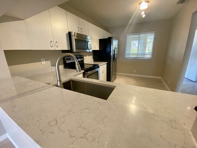 Building Photo - 7760 Emerald Cir