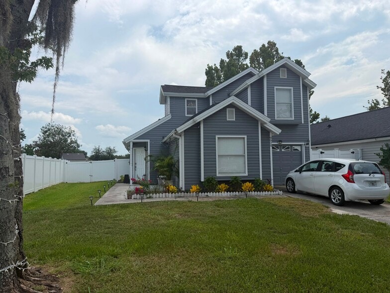 Building Photo - 9924 Surrey Ridge Rd