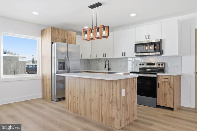 Building Photo - 68 Daffodil Ln