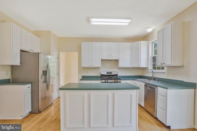 Building Photo - 9112 Granite Ct