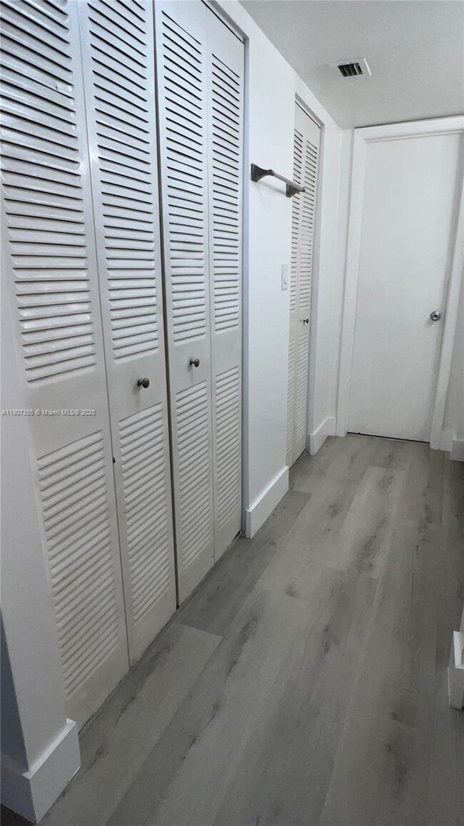 Building Photo - 711 N Pine Island Rd