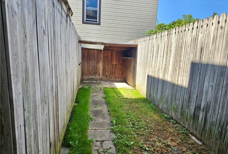 Building Photo - 144 S Nicholas St