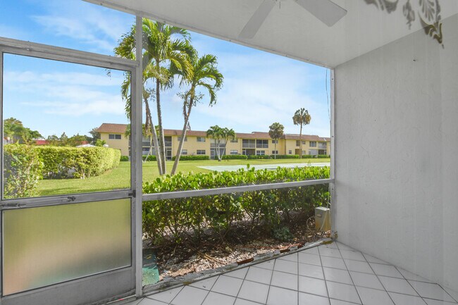 Building Photo - 9851 Sandalfoot Blvd