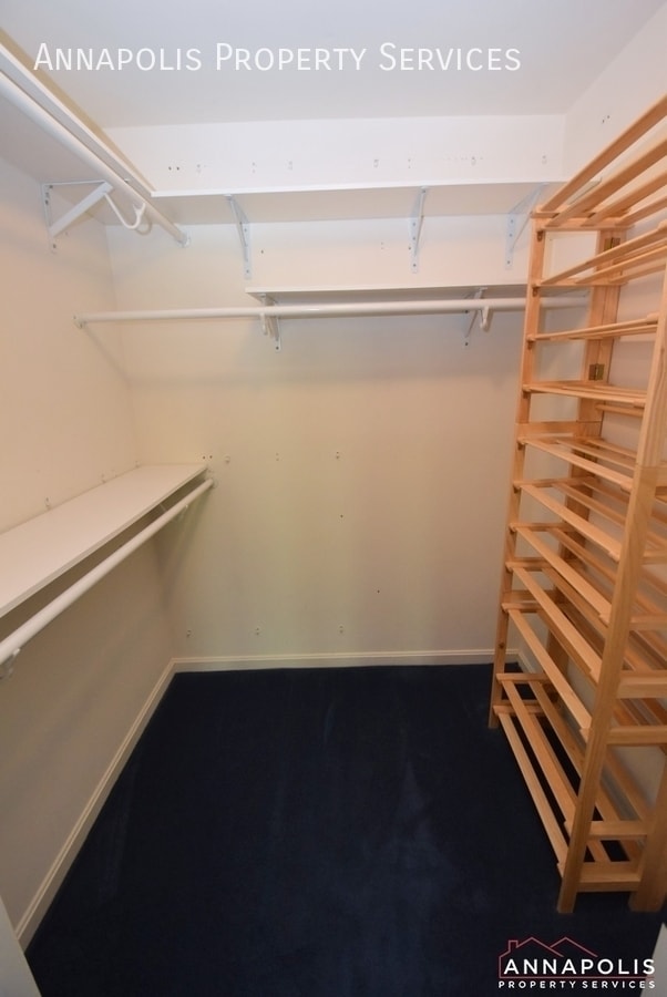 Building Photo - 932 Yachtsman Way